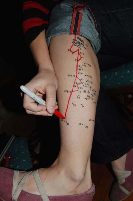 ΔΕΙΤΕ: Το πιο ασυνήθιστο τατουάζ στο πόδι - Φωτογραφία 15