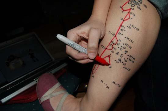 ΔΕΙΤΕ: Το πιο ασυνήθιστο τατουάζ στο πόδι - Φωτογραφία 16