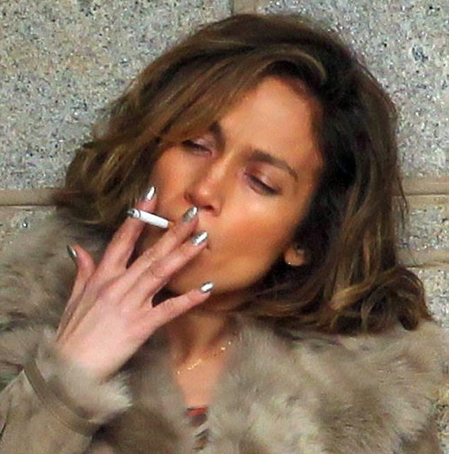 Η Jennifer Lopez όπως δεν την έχουμε συνηθίσει! - Καπνίζει, πίνει και είναι εντελώς άβαφη - Φωτογραφία 3