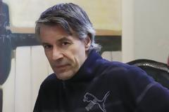 Η ζωή συντρίμμια του γόη της TV - O χωρισμός, το τροχαίο και τα μπλεξίματα του γιου του με τα ναρκωτικά