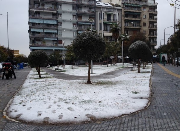 Δείτε VIDEO & ΦΩΤΟ από το χιονισμένο κέντρο της Θεσσαλονίκης! - Φωτογραφία 2