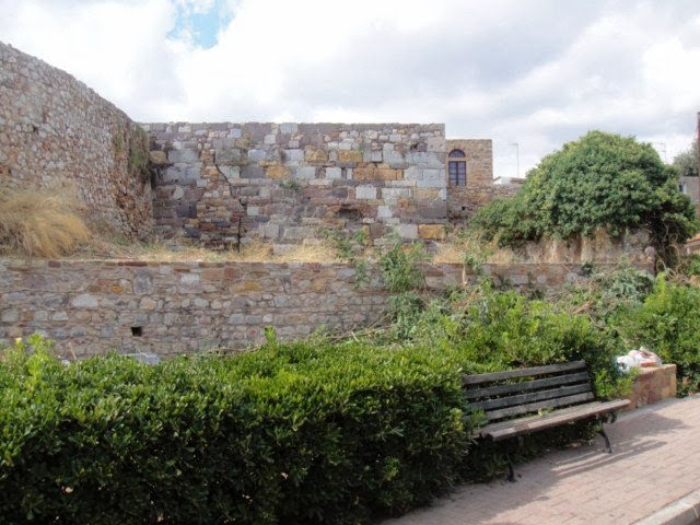 Ένα λιγότερο γνωστό μέρος των τειχών, το Ανατολικό ή Επιλιμένιο τείχος του Κάστρου της Χίου - Φωτογραφία 4