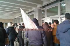 Έξω από τα δικαστήρια Θεσσαλονίκης διαμαρτύρονται οι εργαζόμενοι της ΕΛ.Β.Ο