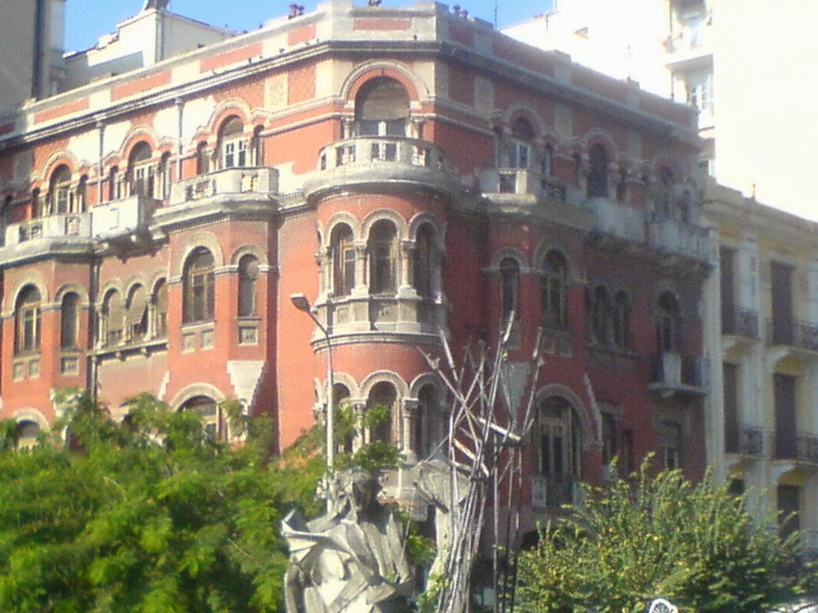 Ο Ιβάν Σαββίδης αγόρασε και το «κόκκινο σπίτι» της Θεσσαλονίκης για 4 εκατ. ευρώ - Φωτογραφία 2