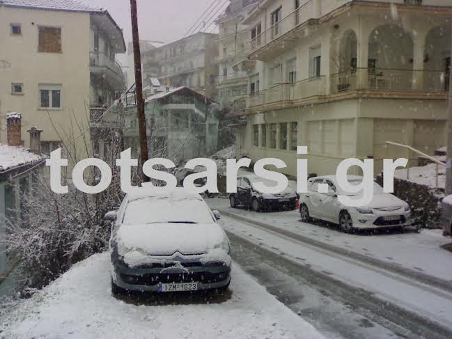 Καστοριά: Χιονίζει ασταμάτητα από το μεσημέρι - Φωτογραφία 2