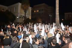 Μεγάλη συγκέντρωση στην πλατεία του Πνευματικού Κέντρου - Κοσμοπλημμύρα από το ξεκίνημα...του Ν. Νικολόπουλου