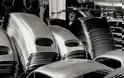 Φωτογραφίες του 1953 από ένα εργοστάσιο της Volkswagen. Πώς κατασκευαζόταν ο περίφημος σκαραβαίος - Φωτογραφία 1