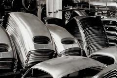 Φωτογραφίες του 1953 από ένα εργοστάσιο της Volkswagen. Πώς κατασκευαζόταν ο περίφημος σκαραβαίος
