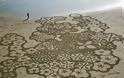 Αυτό θα πει τέχνη! Δείτε τι κάνει αυτός ο άντρας στην παραλία χρησιμοποιώντας μια τσουγκράνα! [photos] - Φωτογραφία 6
