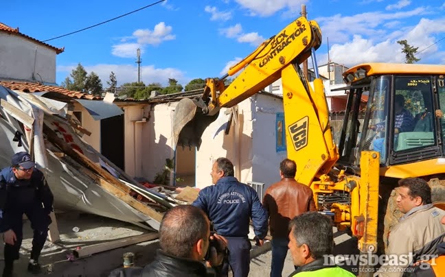 Κατεδάφιση αυθαιρέτων σε συνοικισμό ρομά στο Μενίδι - Φωτογραφία 2