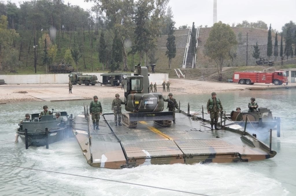 Φωτό από την επίσκεψη του ΥΦΕΘΑ Αθ. Δαβάκη στη ΣΜΧ και στο 747 ΕΤΜΧ - Φωτογραφία 17