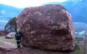 Γιγάντιος βράχος έσπειρε την καταστροφή στο διάβα του [video] - Φωτογραφία 1