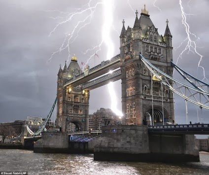 Μόνο σε ταινία! Συγκλονιστική φωτογραφία από τον Πύργο του Λονδίνου! - Φωτογραφία 1