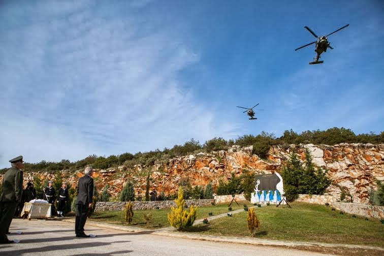 Δήλωση ΥΕΘΑ Δημήτρη Αβραμόπουλου μετά το πέρας της επιμνημόσυνης δέησης στη μνήμη των Πεσόντων της Ναυτικής Αεροπορίας και των Πεσόντων Αξιωματικών στα Ίμια - Φωτογραφία 2