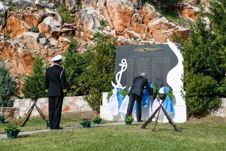 Δήλωση ΥΕΘΑ Δημήτρη Αβραμόπουλου μετά το πέρας της επιμνημόσυνης δέησης στη μνήμη των Πεσόντων της Ναυτικής Αεροπορίας και των Πεσόντων Αξιωματικών στα Ίμια - Φωτογραφία 4