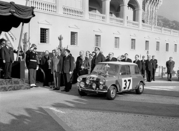 Μία μεγάλη νίκη για ένα μικρό αυτοκίνητο: πριν από 50 χρόνια το κλασικό Mini κέρδισε για πρώτη φορά στο Ράλι Μόντε Κάρλο - Φωτογραφία 18