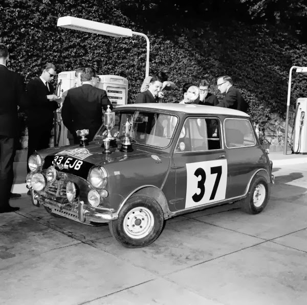 Μία μεγάλη νίκη για ένα μικρό αυτοκίνητο: πριν από 50 χρόνια το κλασικό Mini κέρδισε για πρώτη φορά στο Ράλι Μόντε Κάρλο - Φωτογραφία 19