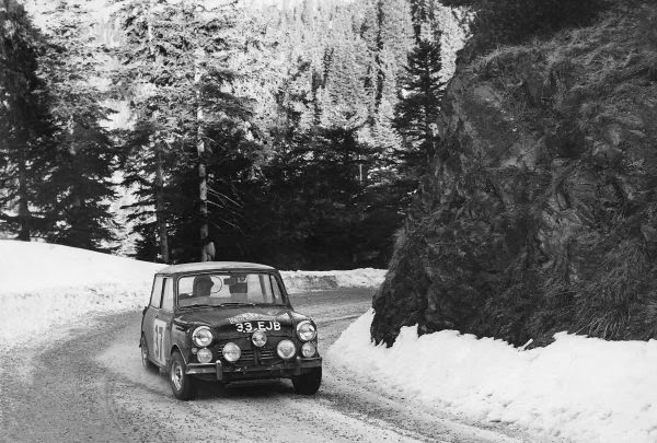 Μία μεγάλη νίκη για ένα μικρό αυτοκίνητο: πριν από 50 χρόνια το κλασικό Mini κέρδισε για πρώτη φορά στο Ράλι Μόντε Κάρλο - Φωτογραφία 5