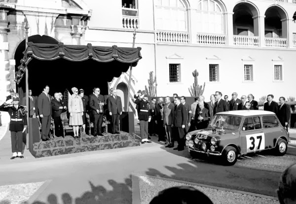 Μία μεγάλη νίκη για ένα μικρό αυτοκίνητο: πριν από 50 χρόνια το κλασικό Mini κέρδισε για πρώτη φορά στο Ράλι Μόντε Κάρλο - Φωτογραφία 9