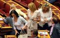 Βουλή: Σεξιστικές συμπεριφορές καταγγέλλουν οι γυναίκες βουλευτές