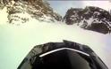 Απίστευτο βίντεο! Αναβάτης snowmobile πέφτει και σέρνεται σε πλαγιά βουνού! [Video]