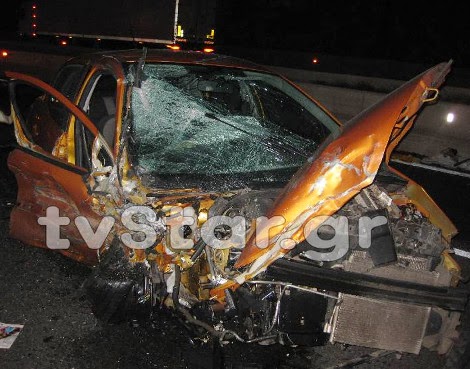 Εικόνες καταστροφής από το τροχαίο δυστύχημα στην Αθηνών-Λαμίας - Νεκρός ένας 35χρονος οδηγός - Φωτογραφία 4