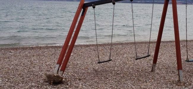 Κίνδυνος θάνατος οι κούνιες στη Ψανή – Ανικανότητα ή αδιαφορία των υπευθύνων; - Φωτογραφία 2