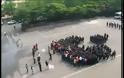 Σχηματισμοί μάχης κατά διαδηλωτών! Φοβερό βίντεο από Κορέα