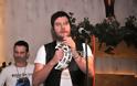 Ο Λ. Λιβιεράτος κάνει μια νέα αρχή. Αποθεώθηκε σε live εμφάνισή του στο Μικρολίμανο! (video)