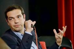 Λιποθυμίες σε εκδήλωση για την πίτα και να είναι καλότυχο το 2014 του Τσίπρα - ΦΩΤΟ - ...!!!