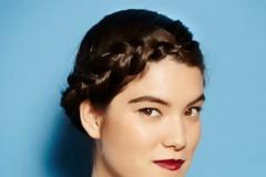 Ένα τέλειο (και πανεύκολο) hairstyle ιδανικό για μετρίου μήκους μαλλιά!
