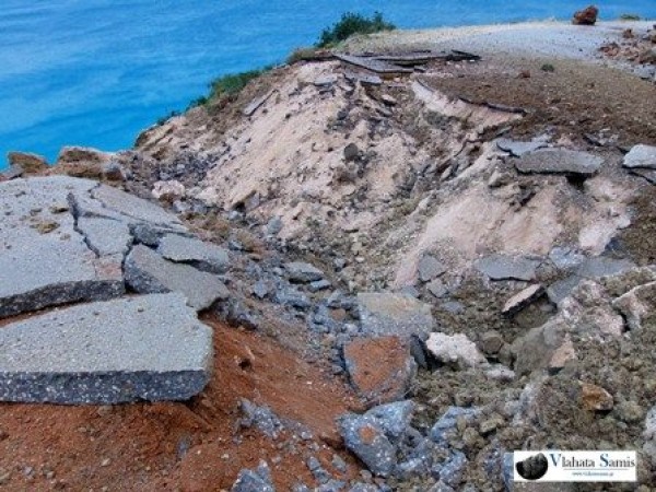Το απόλυτο ΣΟΚ από την παραλία του Μύρτου - Ο σεισμός έκοψε ... - Φωτογραφία 10