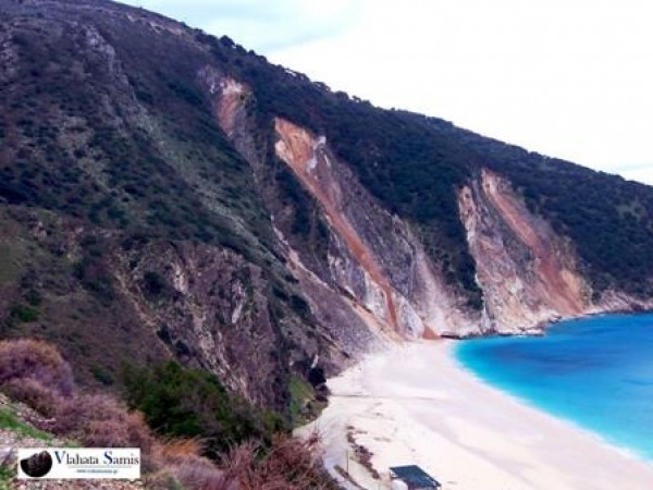 Το απόλυτο ΣΟΚ από την παραλία του Μύρτου - Ο σεισμός έκοψε ... - Φωτογραφία 13