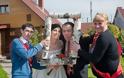 Ρώσοι νεόνυμφοι τερματίζουν τη γαμήλια φωτογραφία - Φωτογραφία 10