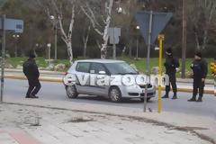 Εύβοια: Με το δάχτυλο στην σκανδάλη οι αστυνομικοί ψάχνουν για τρομοκράτες και επικίνδυνους κακοποιούς [video]
