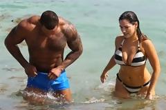 Η Kelly Brook με τον... φουσκωτό αγαπημένο της