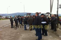 Τώρα: Με τα τρακτέρ αγρότες στη γέφυρα της Ερμίτσας [Photos]