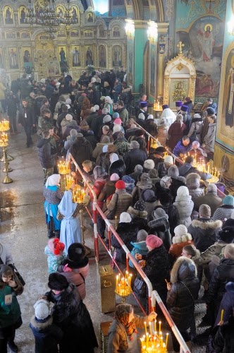 4263 - Απίστευτη κοσμοσυρροή στην πόλη Βολγκογκράντ της Ρωσίας για τα Τίμια Δώρα - Φωτογραφία 4