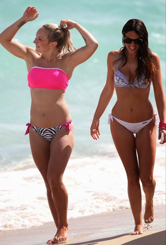 Claudia Romani και Stine Kronborg κάνουν Paddleboarding στο Miami - Φωτογραφία 1