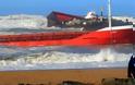 Φορτηγό πλοίο κόπηκε στη μέση στη Γαλλία [Video - Photos]