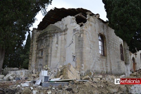 Ισοπεδώθηκαν τα πάντα! Εικόνες καταστροφής από τους σεισμούς στην Κεφαλονιά – Μάχη με το χρόνο για να αποκατασταθούν οι ζημιές – Συγκλονιστικές ΦΩΤΟ - Φωτογραφία 11