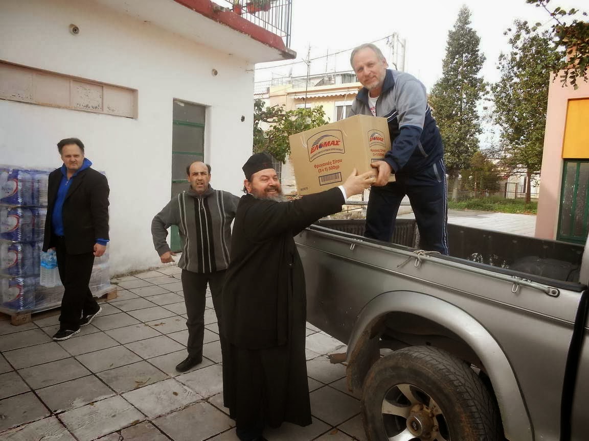 Μεγάλη ανταπόκριση των πιστών στο κάλεσμα της Μητρόπολης για τους σεισμόπληκτους - Φωτογραφία 4