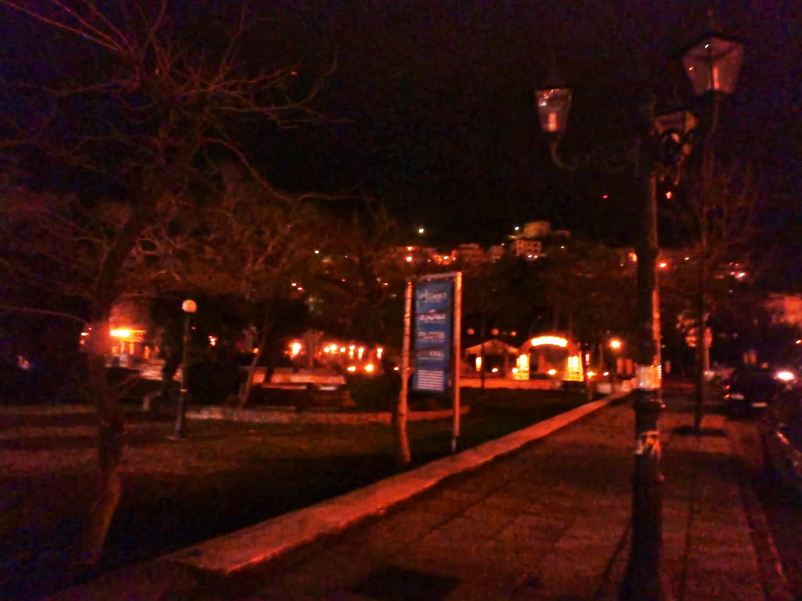 Μαύρη είναι η νύχτα... στην Ξάνθη! Βυθισμένες στο σκοτάδι ολόκληρες γειτονιές - Φωτογραφία 2