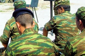 Φαντάροι - στρατιωτικοί παλεύουν στο πλευρό του λαού της Κεφαλονιάς και οι επιχειρηματίες τους εκμεταλλεύονται - Φωτογραφία 1