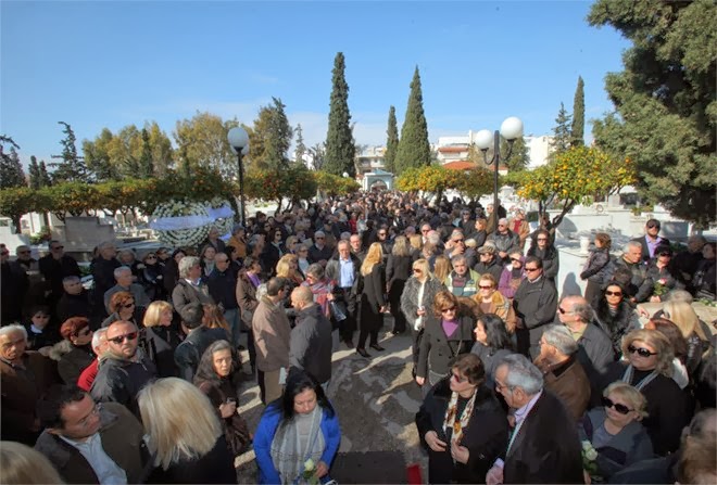 Αποχαιρέτησαν τη Τζένη Βάνου [Photos] - Φωτογραφία 2