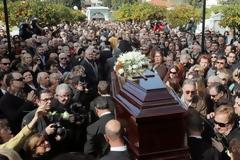Ράγισαν καρδιές στο τελευταίο «αντίο» στην Τζένη Βάνου