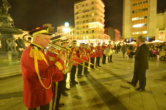 Πάτρα: Άναψε ο Καρναβαλικός διάκοσμος - Φωτογραφία 4