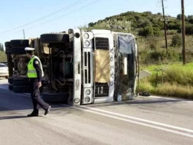Τραγωδία στη Λάρισα: Καταπλακώθηκε οδηγός νταλίκας - Φωτογραφία 1