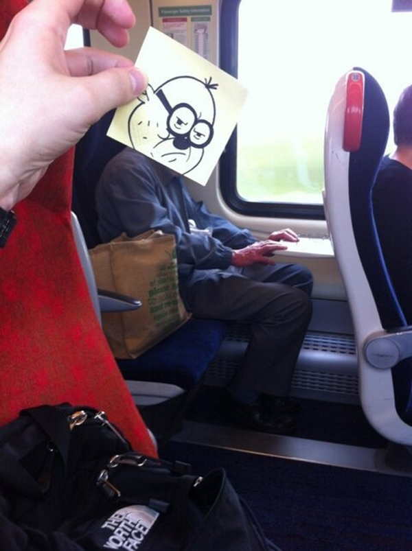 Τι γίνεται όταν ένας θεότρελος τύπος ζωγραφίζει φάτσες και τις κάνει κολάζ μέσα σε τρένα πάνω σε επιβάτες; [photos] - Φωτογραφία 8