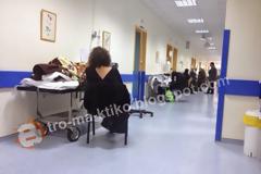 Μήνυμα αναγνώστη από το Λαϊκό Νοσοκομείο. Φωτογραφίες με ράντζα στο διάδρομο...